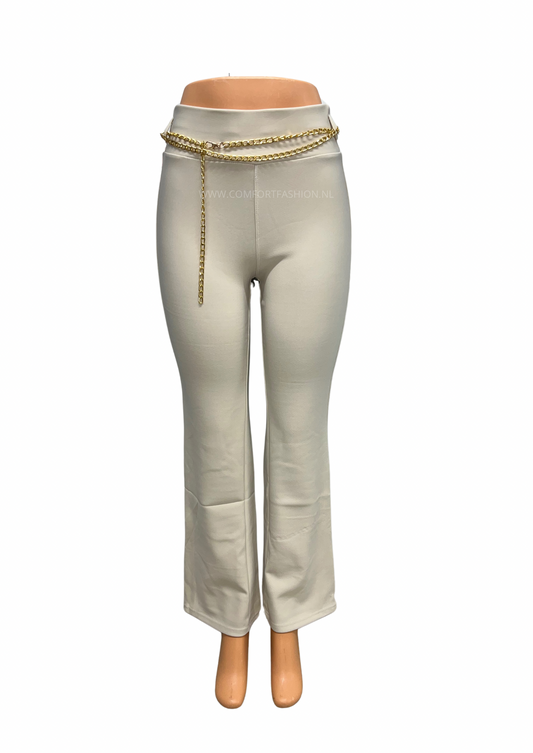 -COMFORTBROEK FLARED CREME MET GOUDEN KETTING